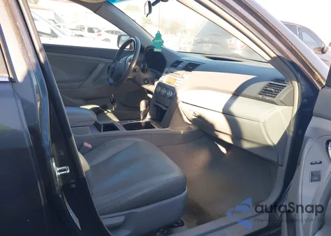 2010 Toyota Camry Le z USA, uszkodzony, nr VIN 4T1BF3EK7AU524769